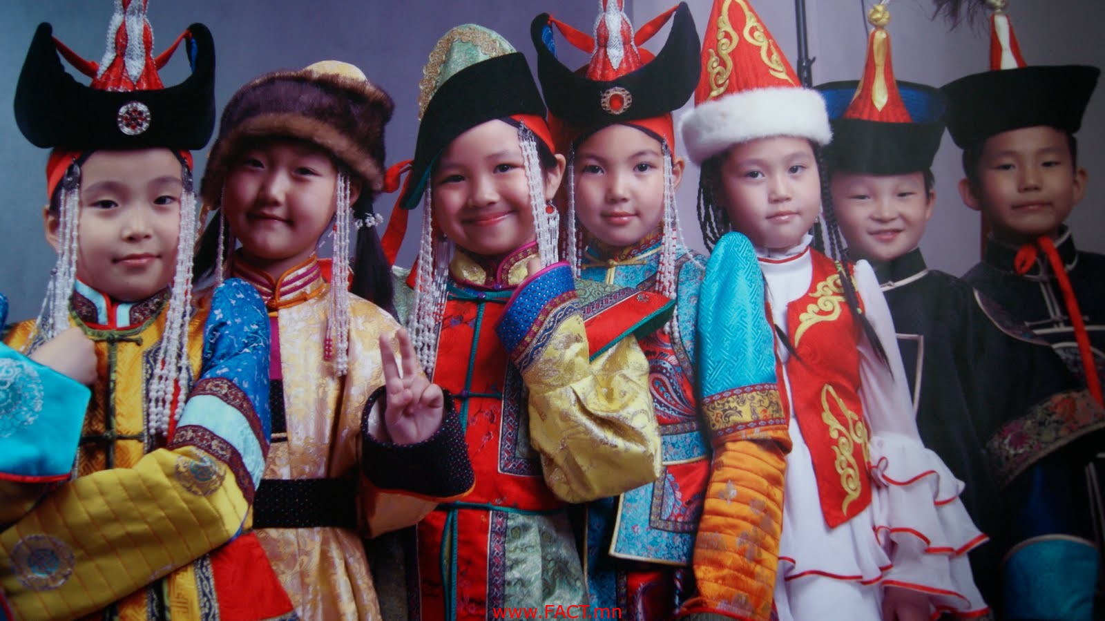 Mongol-Egshiglen-hamtlag-Bid-mongol-huuhduud-toglolt-2011.05.25