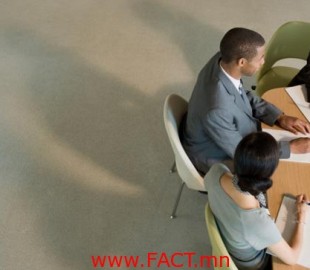 office-workers-table-628x363