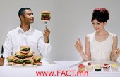 Man-with-burgers-woman-wi-006