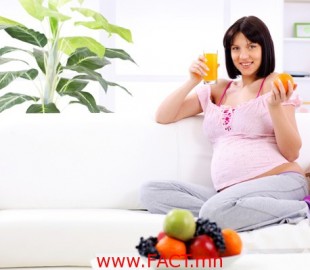 pregnant-woman-eating-oranges
