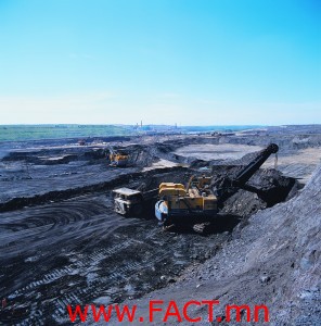 Oil_sands_open_pit_mining