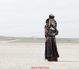 Naaram dressed in a traditional Mongolian queen dress.