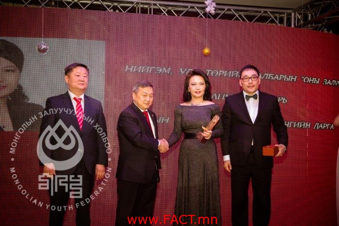 10637925_726015790768798_552688036_n