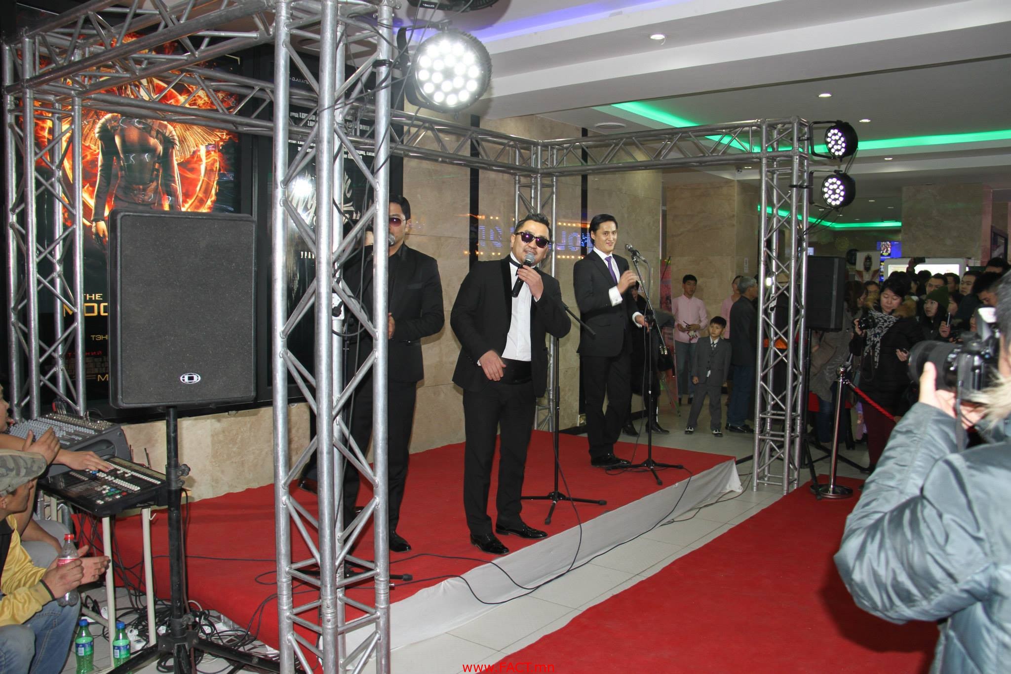 1397411_878295768860971_3174036197364041542_o