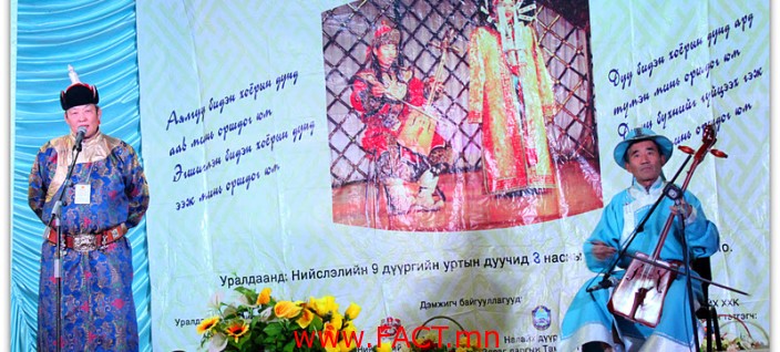 2011_11250081-704x318