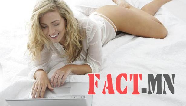 Woman-lying-on-bed-with-Laptop-615x350