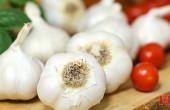 kitchen-tip-how-to-peel-garlic-in-7-seconds-11-1728x800_c