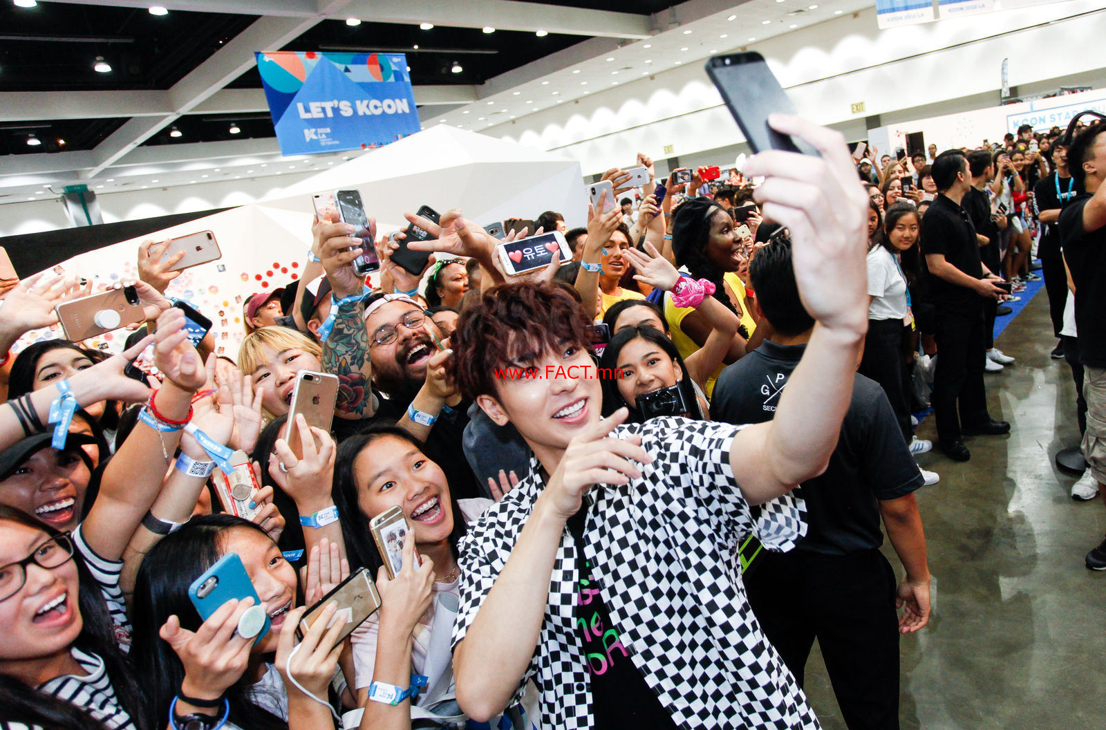 e2d3d8_k-pop_fans_x974