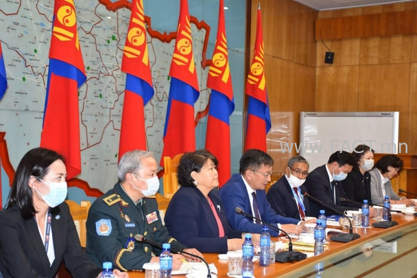 15982618105f438a326f342