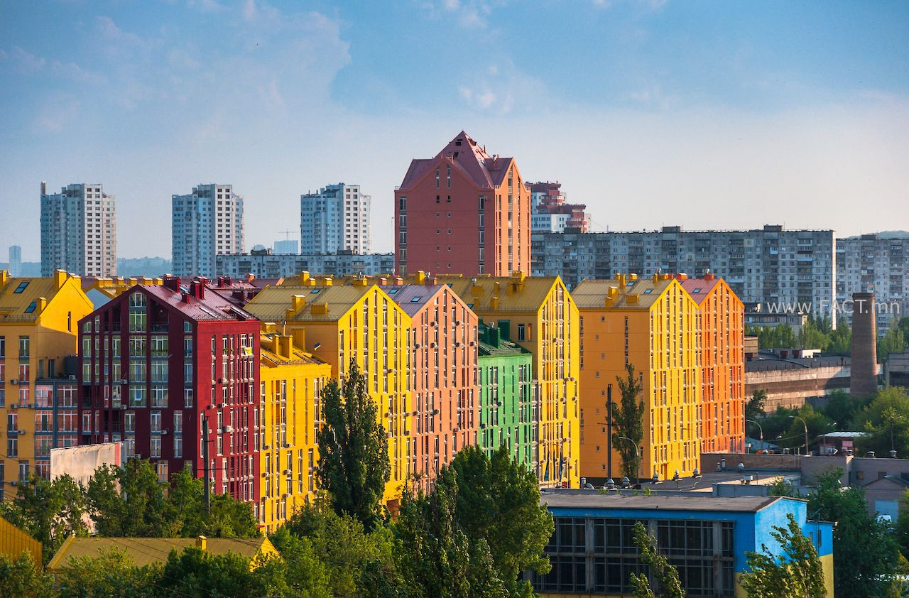 View-from-the-roof-to-the-colorful-houses-of-Kiev