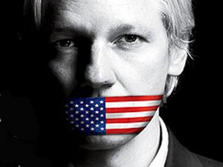 julian_assange_facebook-middle