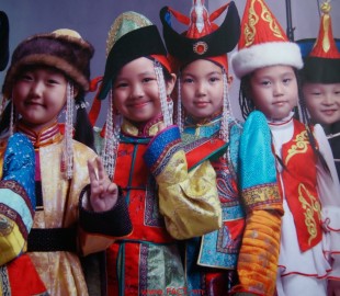 Mongol-Egshiglen-hamtlag-Bid-mongol-huuhduud-toglolt-2011.05.25