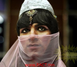 Èíäèéñêèé òðàíññåêñóàë âî âðåìÿ êîíôåðåíöèè â Íüþ-Äåëè