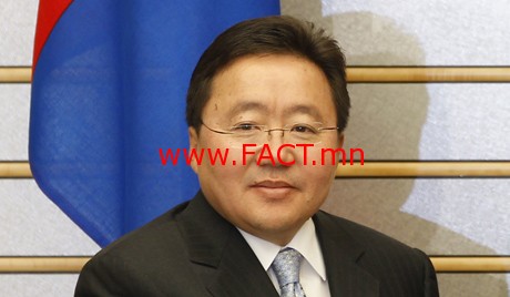 Mongolia's President Tsakhiagiin Elbegdorj (L) shakes hands with Japan's Prime Minister Naoto Kan