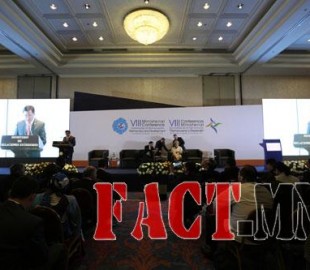 сайд үг хэлэв томоор