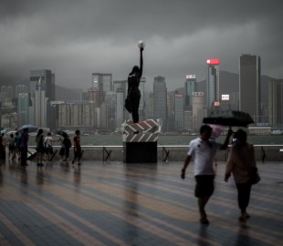 TOPSHOTS-HONG KONG-CHINA-WEATHER-TYPHOON