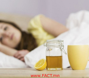 olloo_mn_1513744219_750-1509593862sick-woman-in-bed-with-mug-of-lemon-and-honey