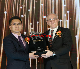 240021-16052019-1557989507-631723959-Bloomberg-awards-zurag-Sainbileg-zahiral