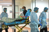 1_Medical-staff-transfer-a-patient-of-a-suspected-case-of-a-new-coronavirus-at-the-Prince-of-Wales-Hos
