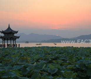 Sunset-Glow-Over-West-Lake