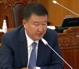 Д.Бат-Эрдэнэ-Эрх-баригчид-А.Адъяасүрэн-бид-хоёрын-нэрийг-хаа-хамаагүй-хэлж-хууль-зөрчиж-байна-1024x583