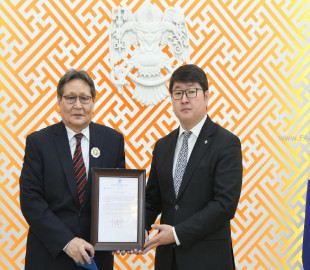 large-63f2e08134979f6a5836d2f0